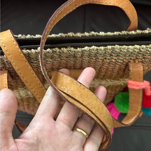 Handwoven Basket Bag Tote  Leather Straps - Picture 6 of 6